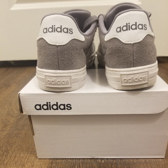 Adidas Sneakers Boys Size 3Y - Picture 3 of 5